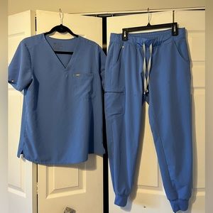 Gently used figs set size L top and L bottom